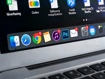 电脑系统托盘区域，展示后台应用程序图标管理