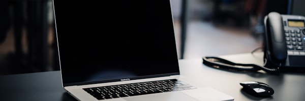 Telegram电脑版与手机版在多设备上同步运行的场景