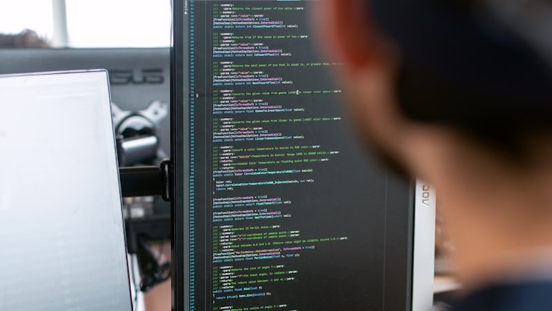 示意图：手机设置界面显示‘活跃会话’列表，包含一台Windows电脑和一台iPad，用户正点击‘终止会话’选项