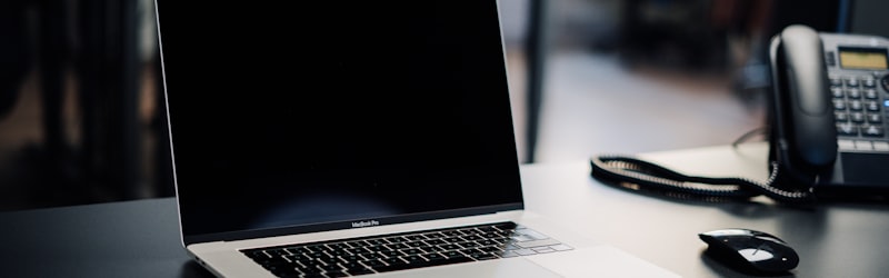 Telegram创建群组对话框，显示选择联系人和输入群组名称的界面